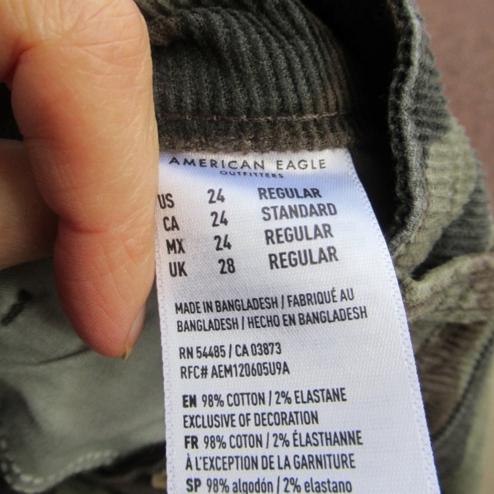 American Eagle MOM JEAN super stretch camo print plus size 24 - Picture 11 of 11